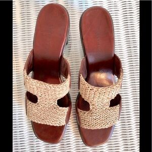 Trotters Brown and tan Chunky heel All leather jute trim sandal size 8.5